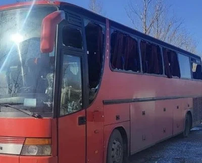 РФ вдарила дроном по рейсовому автобусу на Харківщині: є загиблий та поранені