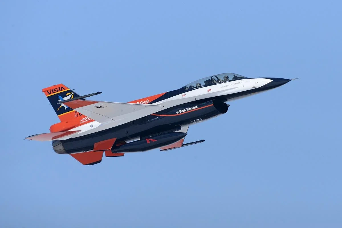 У США випробували літак X-62A VISTA, який без пілота може перехоплювати повітряні цілі