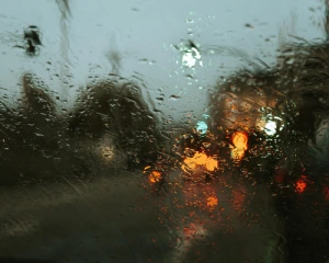 Дощі охоплять частину України - яка погода буде сьогодні